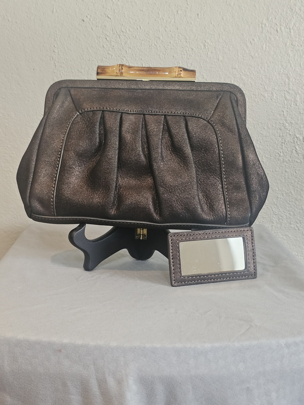 ELAINE TURNER METALLIC LEATHER GOING OUT BAG W/BAMBOO LOCK & POCKET MIRROR VTG - Picture 2 of 7